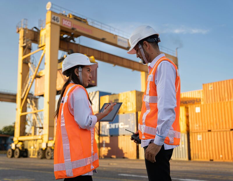 International shipment at a port terminal — Ecossideral Group